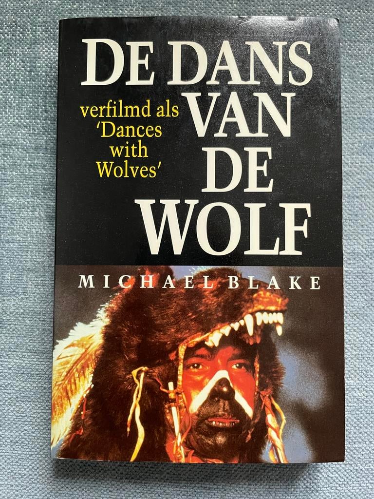 De dans van de wolf – Michael Blake, Boeken, Ophalen of Verzenden, Gelezen