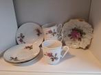 Drie vintage en vier schotels gebloemde koffiekopjes, Ophalen, Zo goed als nieuw, Porselein, Kop en/of schotel