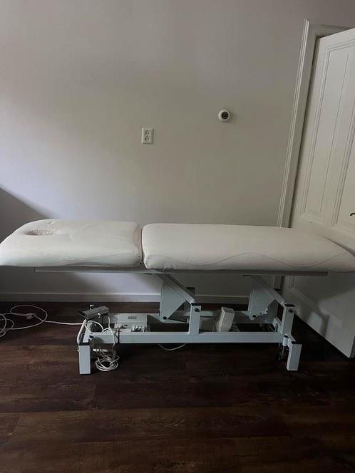Comfortabele elektrische massagetafel, Sport en Fitness, Massageproducten, Gebruikt, Massagetafel, Ophalen