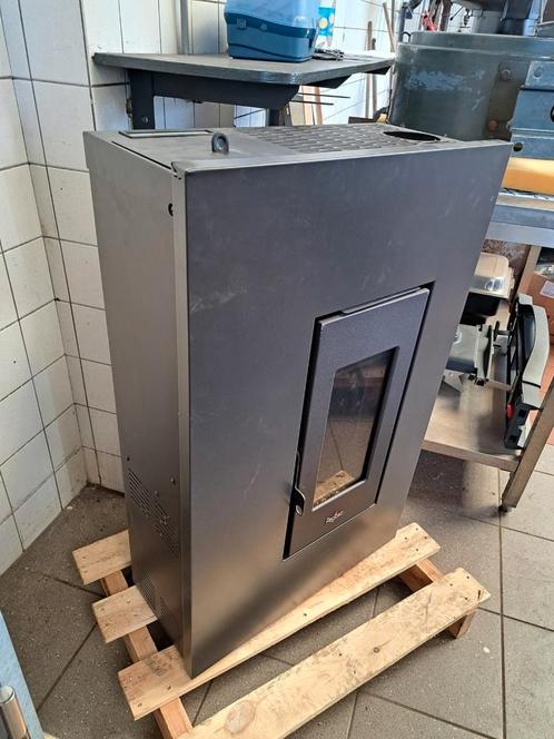 Pelletkachel Merk pegaso Type madison 5 €650,00, Huis en Inrichting, Kachels, Nieuw, Vrijstaand, Pelletkachel, Hout, Ophalen of Verzenden
