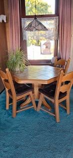Eethoek tafel Ø130cm h75cm + 4 stoelen. Bieden svp!, Huis en Inrichting, Complete eetkamers, Ophalen, 4 tot 6 stoelen