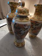 Oosterse kaststel vazen, 26-27 cm hoog, Antiek en Kunst, Ophalen of Verzenden