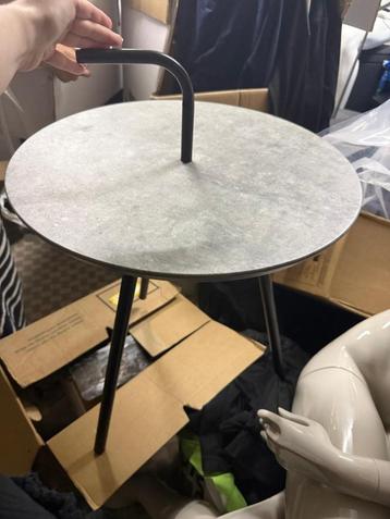 coffee table / side table beschikbaar voor biedingen