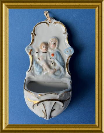 Antiek porseleinen wijwatervaatje: Maria met kind beschikbaar voor biedingen