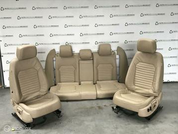 Interieur LEER Beige Volkswagen Passat B7 origineel sedan beschikbaar voor biedingen