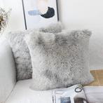 4 grijze furry sierkussens, Huis en Inrichting, Ophalen of Verzenden, Nieuw, Grijs, Vierkant