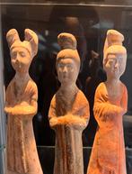 Uit verzameling: 3 TANGVROUWTJES tussen 6e en9e eeuw na chr., Ophalen