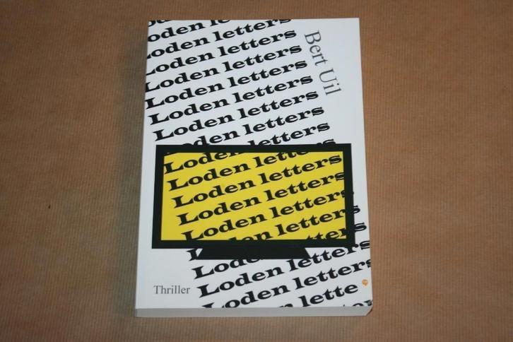 Loden Letters - Bert Uil - Gesigneerd, Boeken, Thrillers, Gelezen, Ophalen of Verzenden