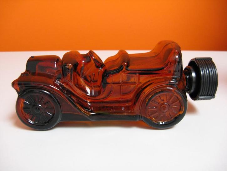 vintage parfumflesje Avon Veteran car after shave, Verzamelen, Parfumverzamelingen, Zo goed als nieuw, Parfumfles, Ophalen of Verzenden