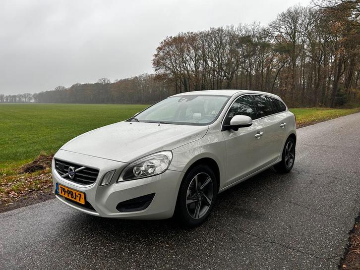 Volvo V60 T4. 180pk, Auto's, Volvo, Particulier, V60, ABS, Adaptive Cruise Control, Airbags, Airconditioning, Alarm, Bluetooth