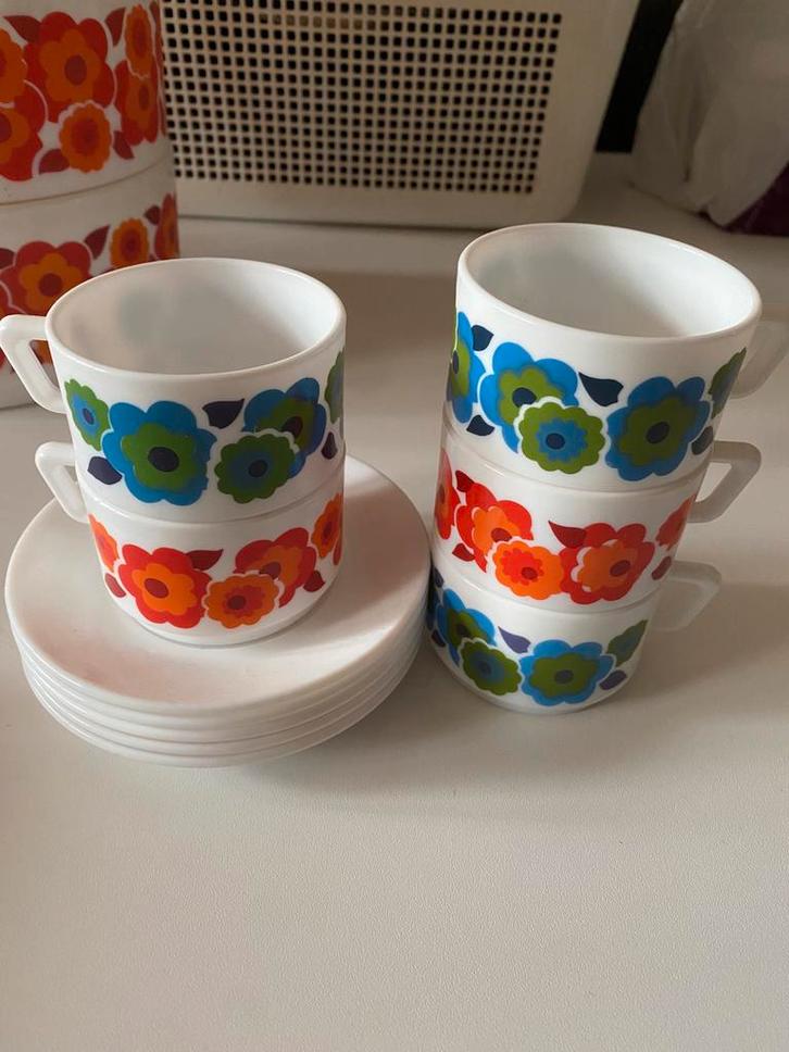 Arcopal lotus koffiekopjes met schotels, Huis en Inrichting, Keuken | Servies, Zo goed als nieuw, Kop(pen) en/of Schotel(s), Overige stijlen