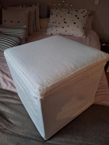 Ikea Bosnas, mand, poef, ecru stof 2x beschikbaar voor biedingen