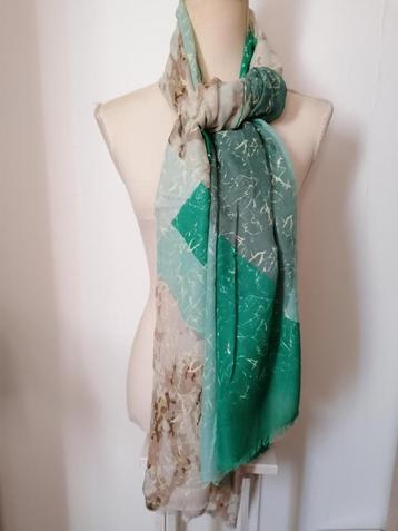 TRENDY sjaal met beige en diverse groentinten   beschikbaar voor biedingen