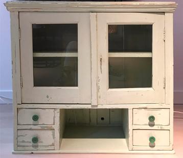 Vintage vitrine kast  beschikbaar voor biedingen