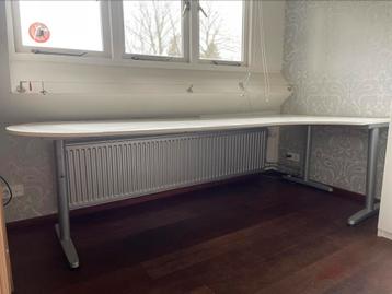 Grote bureau van 2,00tot 2,60 mt. Breed. GRATIS 