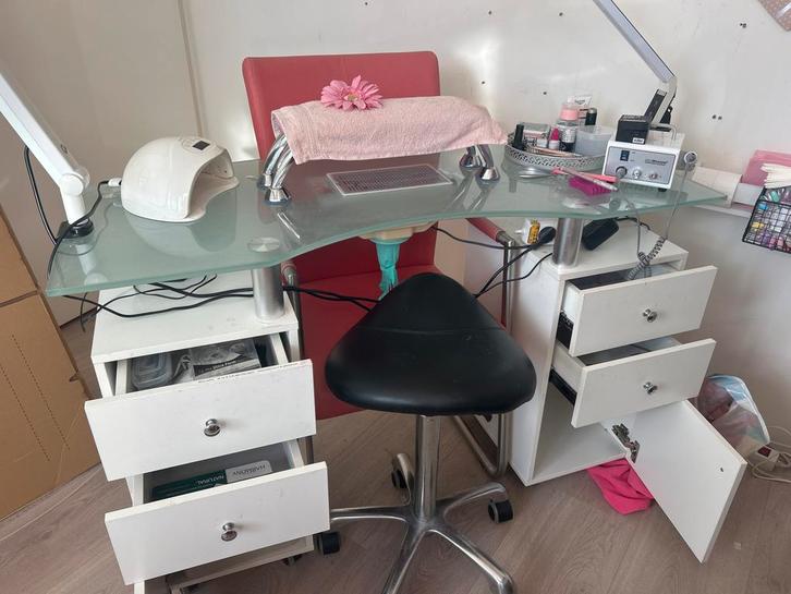 Nageltafel met afzuiging en opbergruimte, Huis en Inrichting, Bureaus, Gebruikt, Bureau, Ophalen of Verzenden