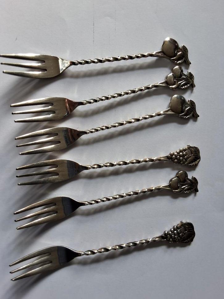 Gebaksvorkjes met fruit motief., Antiek en Kunst, Antiek | Bestek, Ophalen of Verzenden