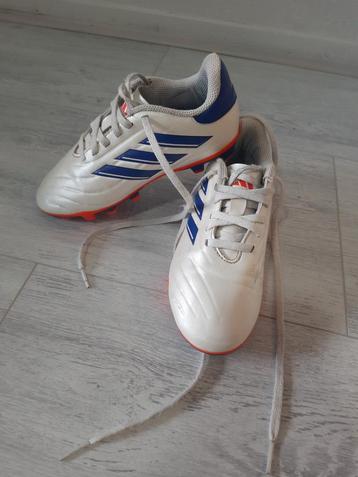 Adidas Voetbalschoenen. Maat 31.  beschikbaar voor biedingen