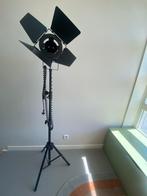 Vloer lamp met kenmerken van een studiolamp, Huis en Inrichting, Ophalen, Zo goed als nieuw