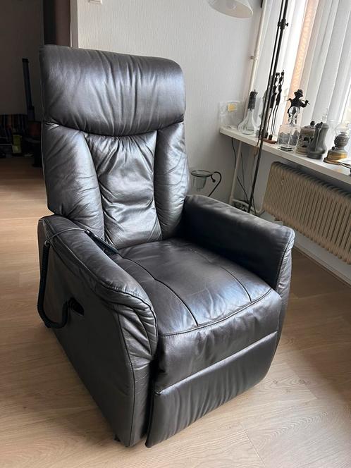 Bruinleren staop stoel, elektrisch, Huis en Inrichting, Fauteuils, Gebruikt, Leer, 50 tot 75 cm, 75 tot 100 cm, Ophalen