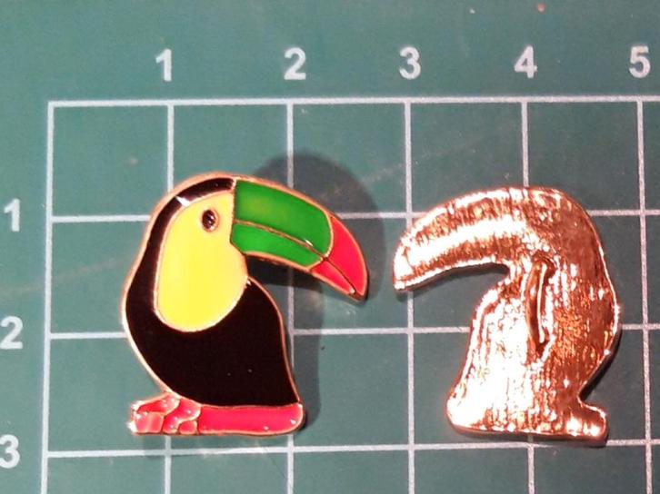 Versiering voor op je tas TOEKAN Nieuw per stuk €2,20, Sieraden, Tassen en Uiterlijk, Tassen | Damestassen, Nieuw, Schoudertasje