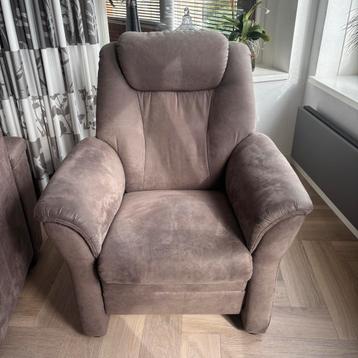 Comfortabele Fauteuil – Zachte stof – Tijdloos model beschikbaar voor biedingen