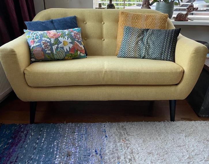 Vrolijk stijlvol 2-zits bankje, Huis en Inrichting, Banken | Sofa's en Chaises Longues, Zo goed als nieuw, Tweepersoons, Minder dan 150 cm