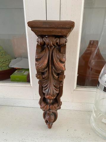 Antieke gipsen Muurconsole beschikbaar voor biedingen