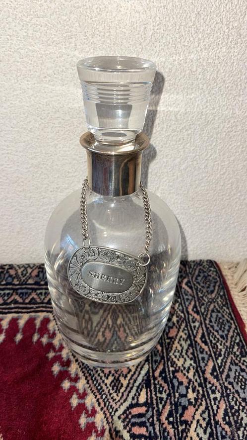 Kristallen sherrykaraf met verzilverde hals en label, Antiek en Kunst, Antiek | Glas en Kristal, Ophalen of Verzenden
