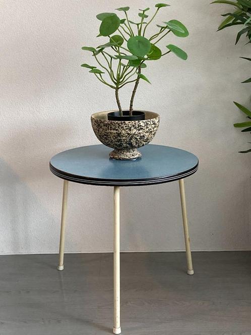 Retro/vintage salon-/ bijzettafeltje, jaren 60, Huis en Inrichting, Tafels | Bijzettafels, Gebruikt, Rond, Minder dan 45 cm, Minder dan 55 cm