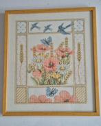 Borduurwerk Bloemen en vogels. Marjolein Bastin. Ingelijst., Hobby en Vrije tijd, Borduren en Borduurmachines, Ophalen of Verzenden