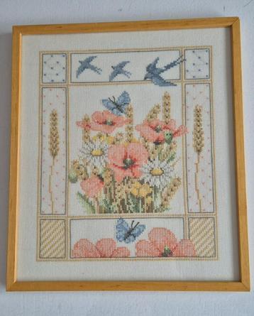Borduurwerk Bloemen en vogels. Marjolein Bastin. Ingelijst. beschikbaar voor biedingen