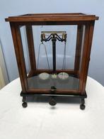 Apothekers weegschaal fijnweegschaal., Ophalen