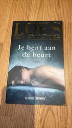 Loes den Hollander - Je bent aan de beurt, Loes den Hollander, Ophalen of Verzenden, Zo goed als nieuw, Nederland