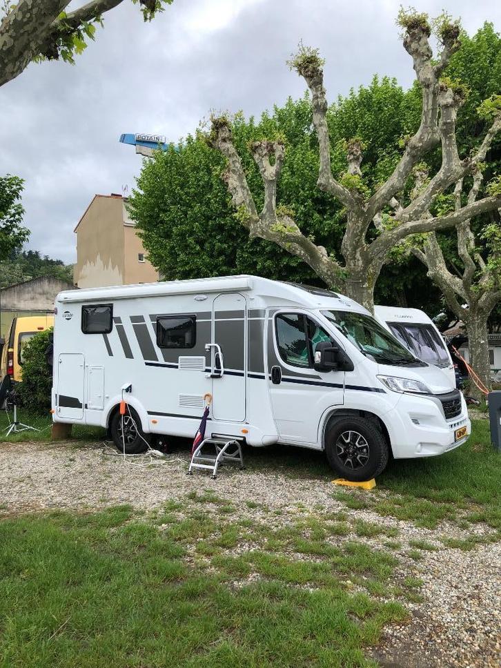 Carado V337 Pro Camper 2024 met maar 7923km, Caravans en Kamperen, Campers, Particulier, tot en met 3, Half-integraal, Carado