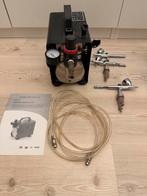 Airbrush set met compressor, 3 spuiten en sjablonen, Ophalen, Gebruikt, Airbrush en Toebehoren