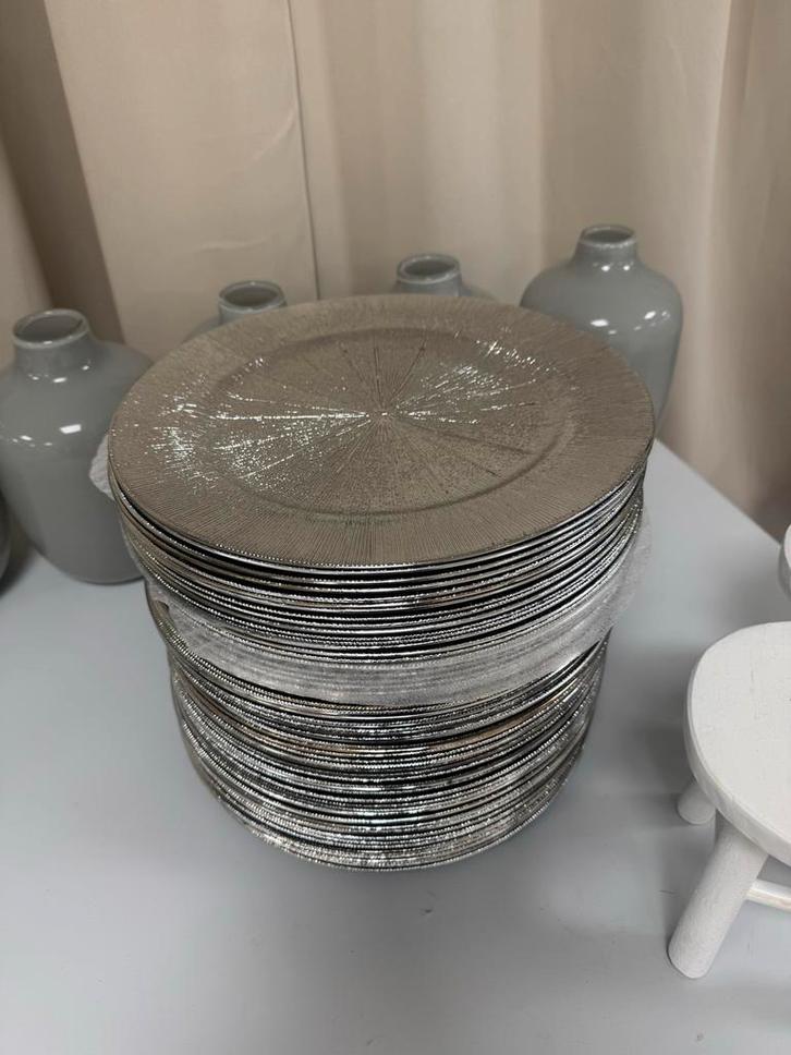 Zilveren Onderborden meer dan 60 stuks, Huis en Inrichting, Keuken | Servies, Zo goed als nieuw, Bord(en), Effen, Overige materialen