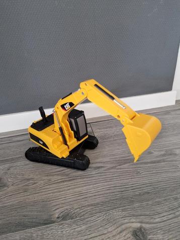 caterpillar graafmachine beschikbaar voor biedingen