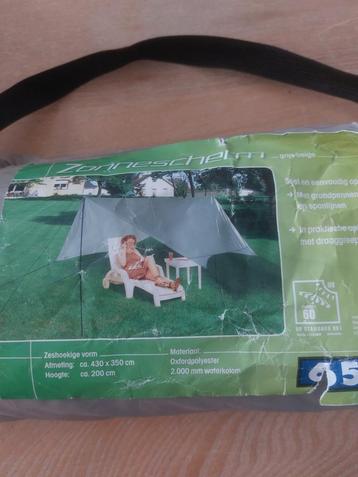 Nog nieuw in verpakking zonnescherm.  beschikbaar voor biedingen