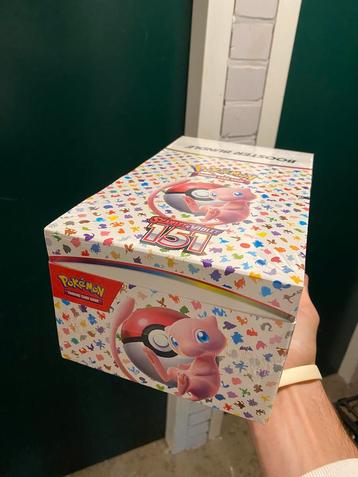 151 booster bundle display beschikbaar voor biedingen
