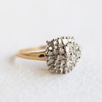 Vintage 9K gouden cluster ring met diamant - maat 17,75, Ophalen of Verzenden, Zo goed als nieuw, 17 tot 18, Met edelsteen