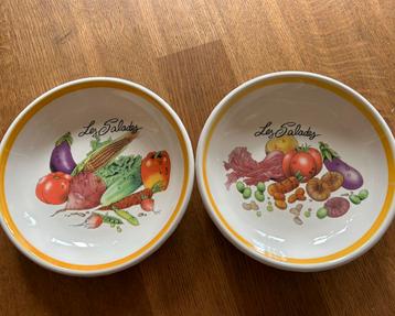 2 grote zware stevige salade schalen beschikbaar voor biedingen