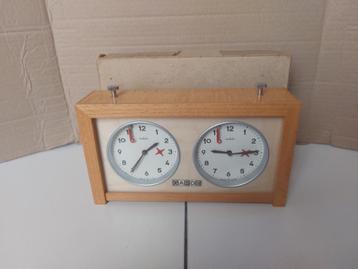 Houten Gardé schaakklok 1981 in originele doos. ZGAN beschikbaar voor biedingen