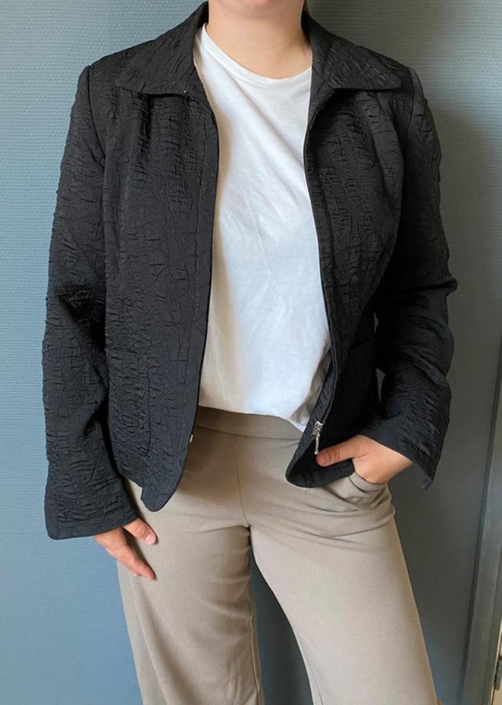 Leuk jasje, Kleding | Dames, Jasjes, Kostuums en Pakken, Zo goed als nieuw, Jasje, Maat 38/40 (M), Zwart, Ophalen of Verzenden