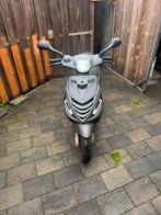Piaggio zip 2017 80cc, Fietsen en Brommers, Scooters | Piaggio, Ophalen, Zo goed als nieuw, Benzine, Zip