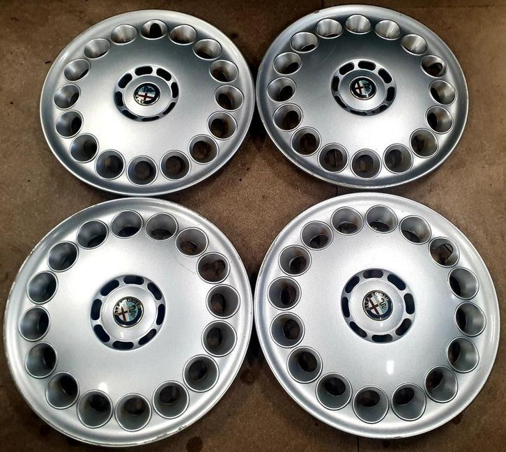 ORIGINELE ALFA ROMEO 15INCH WIELDOPPEN, Auto diversen, Wieldoppen, Gebruikt, Ophalen of Verzenden