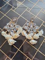 Elegante Oorbellen met Kristallen en Bloemen, Overige materialen, Hangers, Met strass, Wit