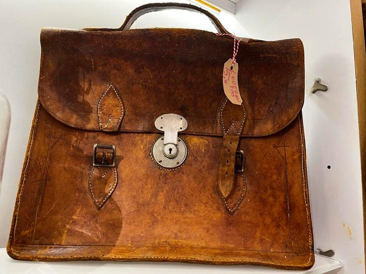 Oude leren engelse aktetas tas leder vintage retro laptoptas, Antiek en Kunst, Antiek | Woonaccessoires, Ophalen of Verzenden
