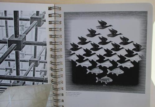 Boek: M.C. Escher-met 55+2 illustraties + 1 houten werkstuk, Boeken, Kunst en Cultuur | Beeldend, Zo goed als nieuw, Schilder- en Tekenkunst