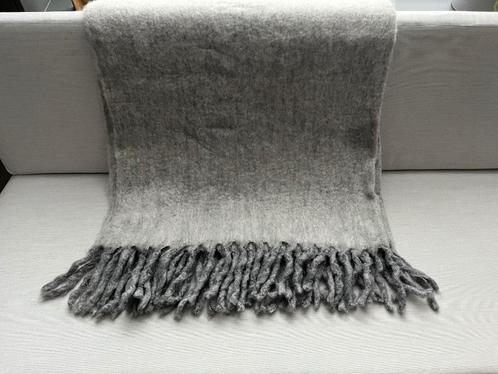 Plaid | Deken | Sprei | Grijs | 133x168 cm | Raaf | Nieuw, Huis en Inrichting, Woonaccessoires | Plaids en Woondekens, Nieuw, Ophalen